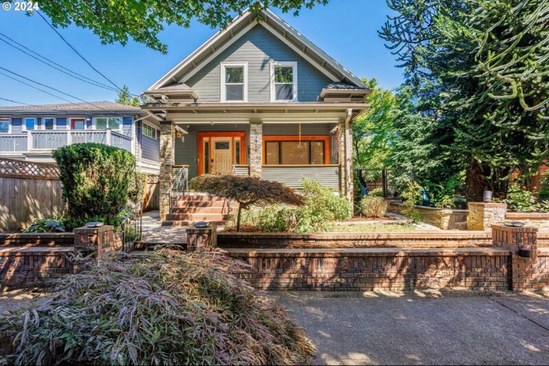 Foto principal - 3950 NE Garfield Ave.