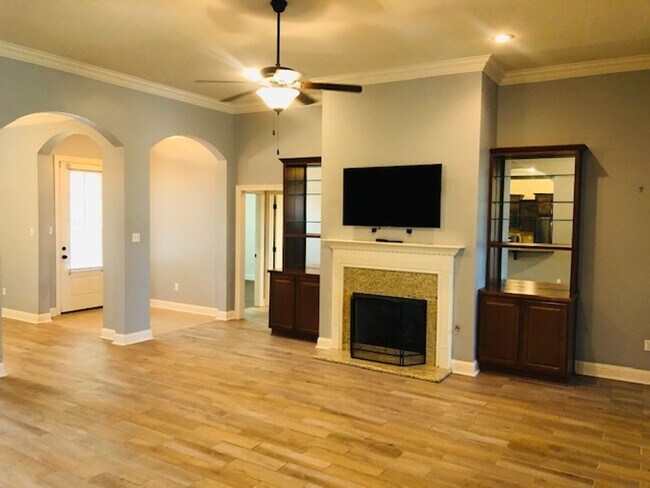 Foto del edificio - $250 OFF MOVE IN SPECIAL-TURTLE CREEK-GATED-BENTON-BEAUTIFUL HOME-NEAR CYPRESS BLACK BAYOU