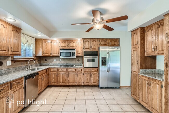 Building Photo - 15235 Hiawatha Trail, Orland Park, IL, 60462