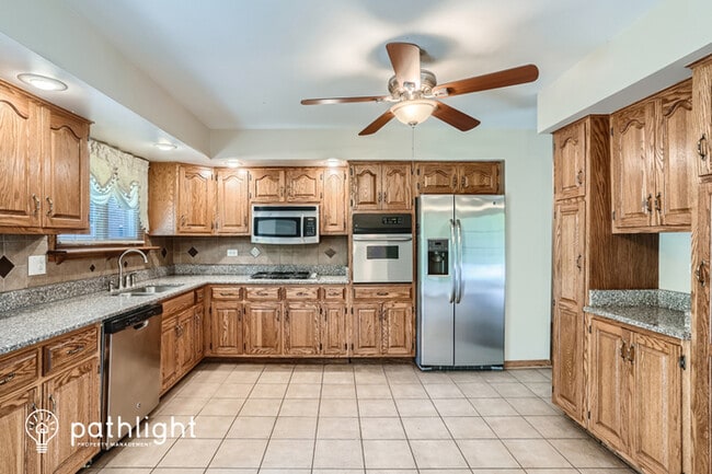 Foto del edificio - 15235 Hiawatha Trail, Orland Park, IL, 60462