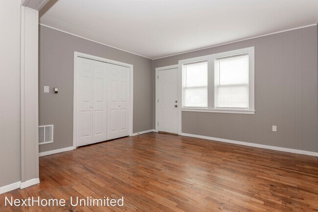 Building Photo - 2 br, 1 bath House - 737 W. 1st St.