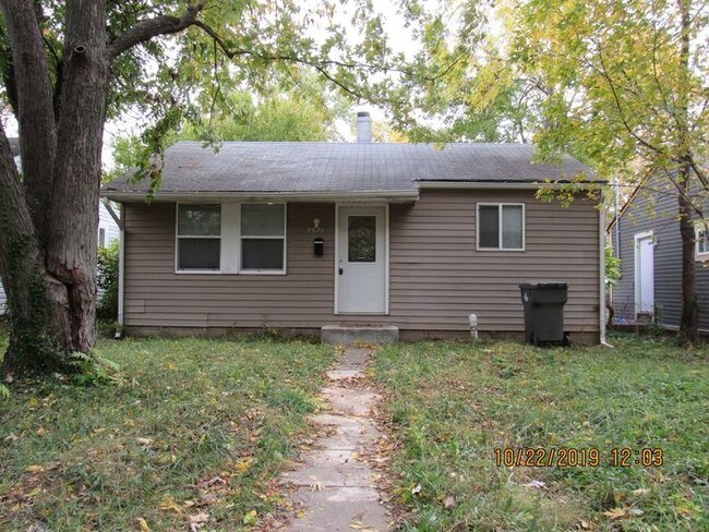 Building Photo - 2921 N Gladstone Ave