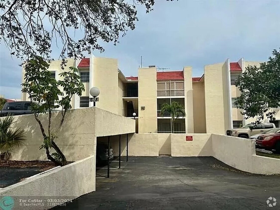 Primary Photo - Oaks of Boca (McKay)