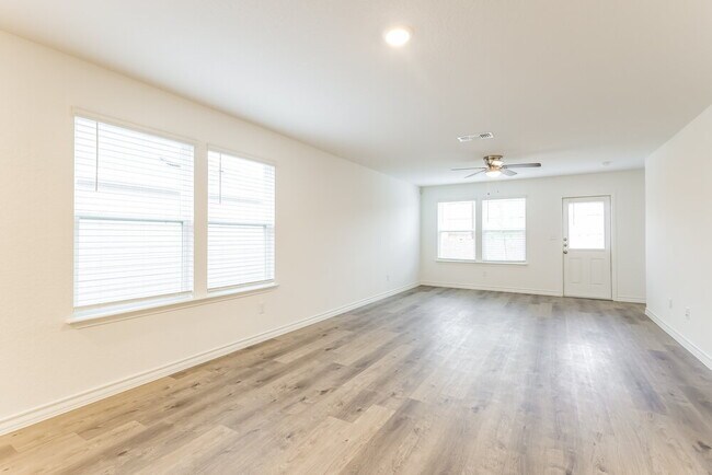 Building Photo - 10315 Monte Carmel Pl