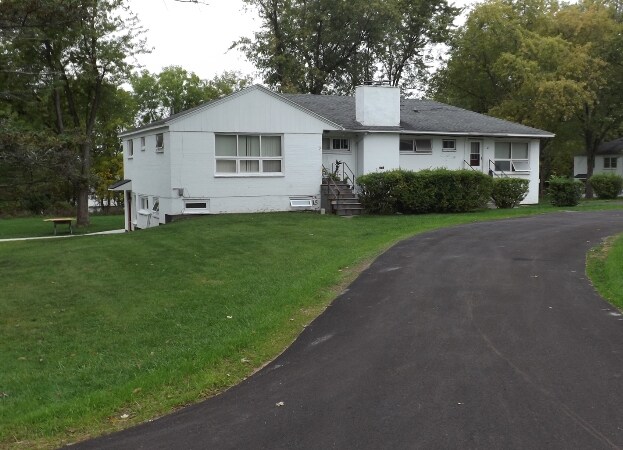 Primary Photo - 542 Warren Rd