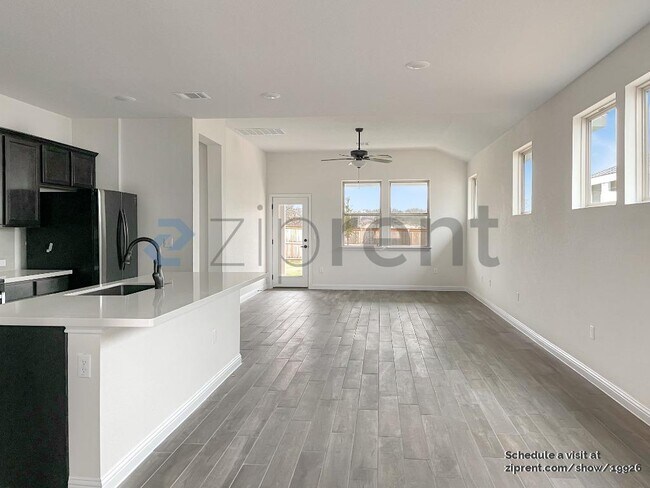 Foto del edificio - 8609 McKamy Dr