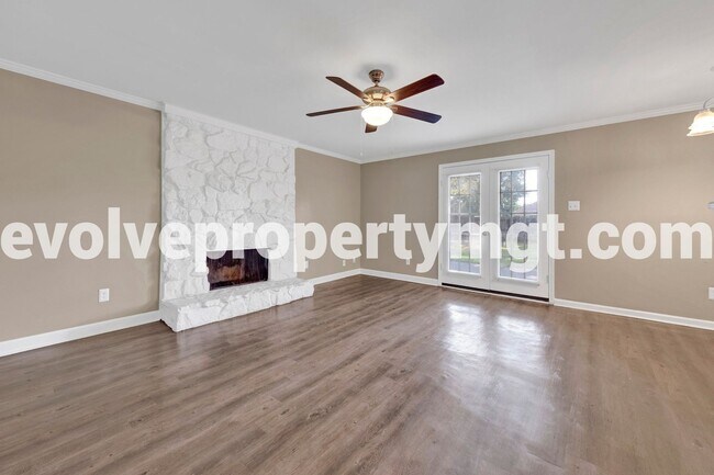 Foto del edificio - COLLIERVILLE HOME!!