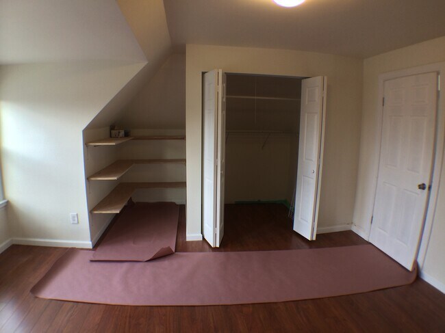 Closet - 5647 Hampton St