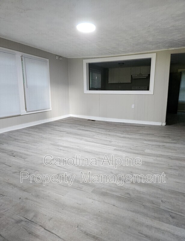 Foto del edificio - 513 Buckle Bee Rd