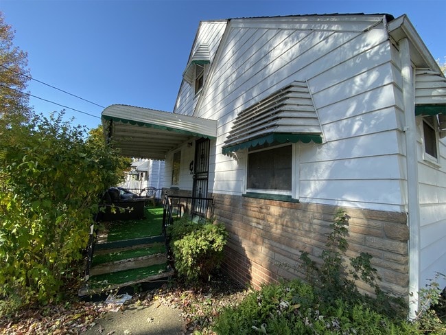 Building Photo - 19181 Raymond Ave