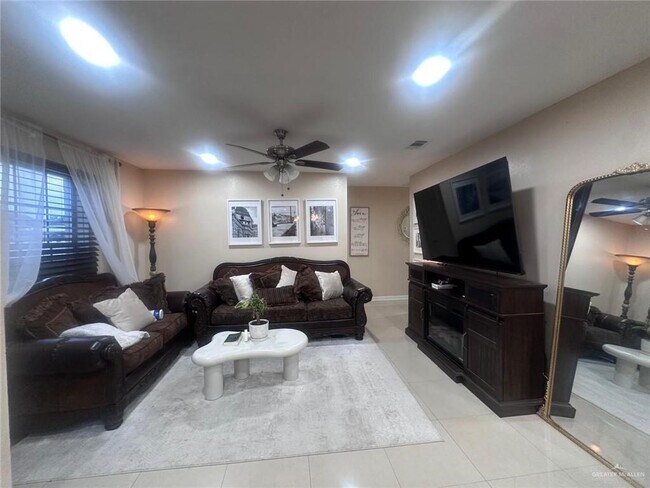 Foto del edificio - 907 E Pebble Dr