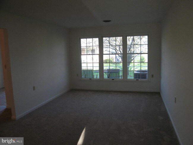 Building Photo - 60 Sanibel Ln