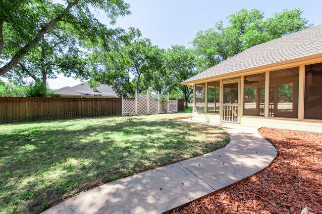 Foto del edificio - 9000 Hickory Hill Dr