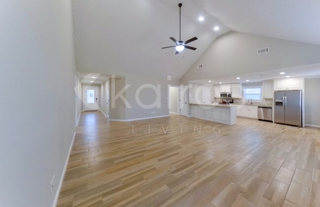 Foto del edificio - 102 White Water Ln