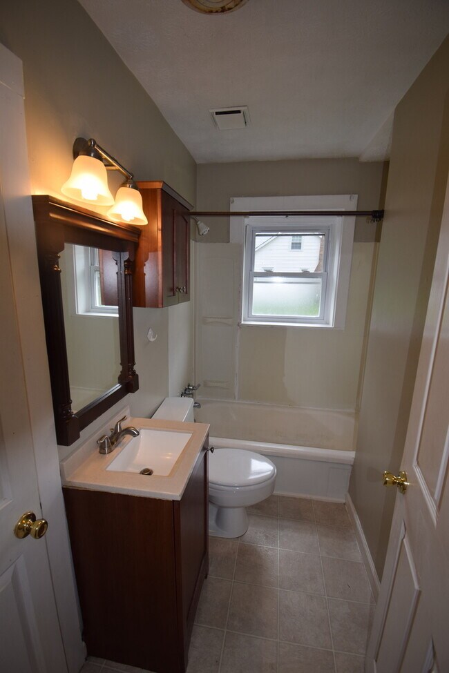 Foto del edificio - VIRTUAL SHOWINGS AVAILABLE - Great 4 Bedro...