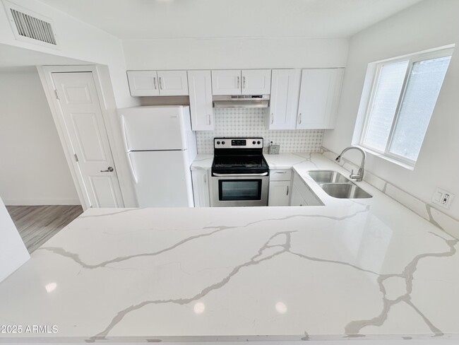 Foto del edificio - 4731 E Belleview St