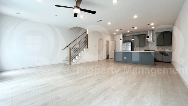 Foto del edificio - 820 Cavitt Ct