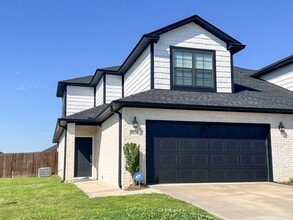 Building Photo - 9820 Mylea Cir Building Photo - 9820 Mylea Cir