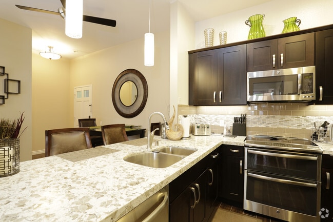 Interior Photo - 600 Front Apartments