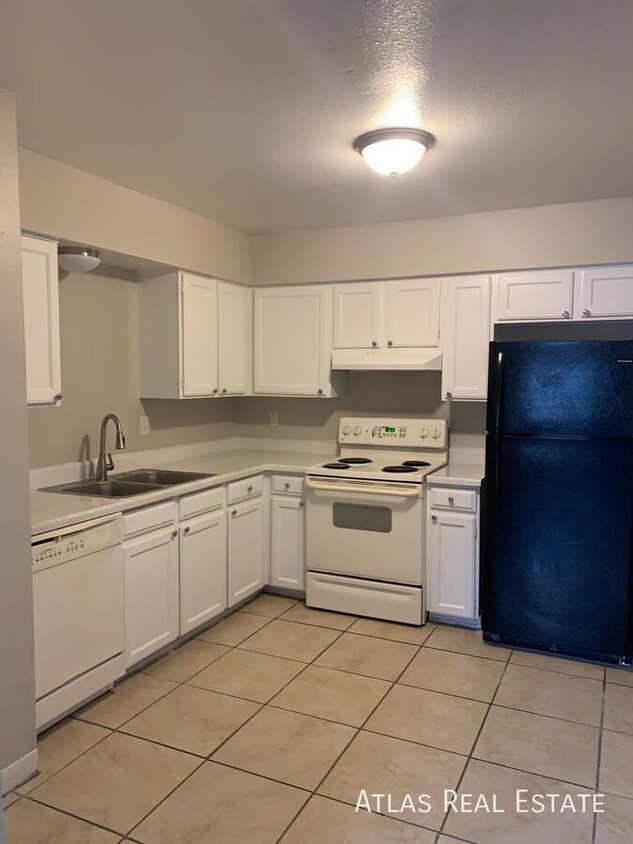 Primary Photo - 132 E Ingram St
