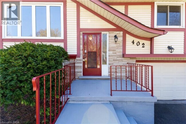 Photo du bâtiment - 402 Lakeview Dr