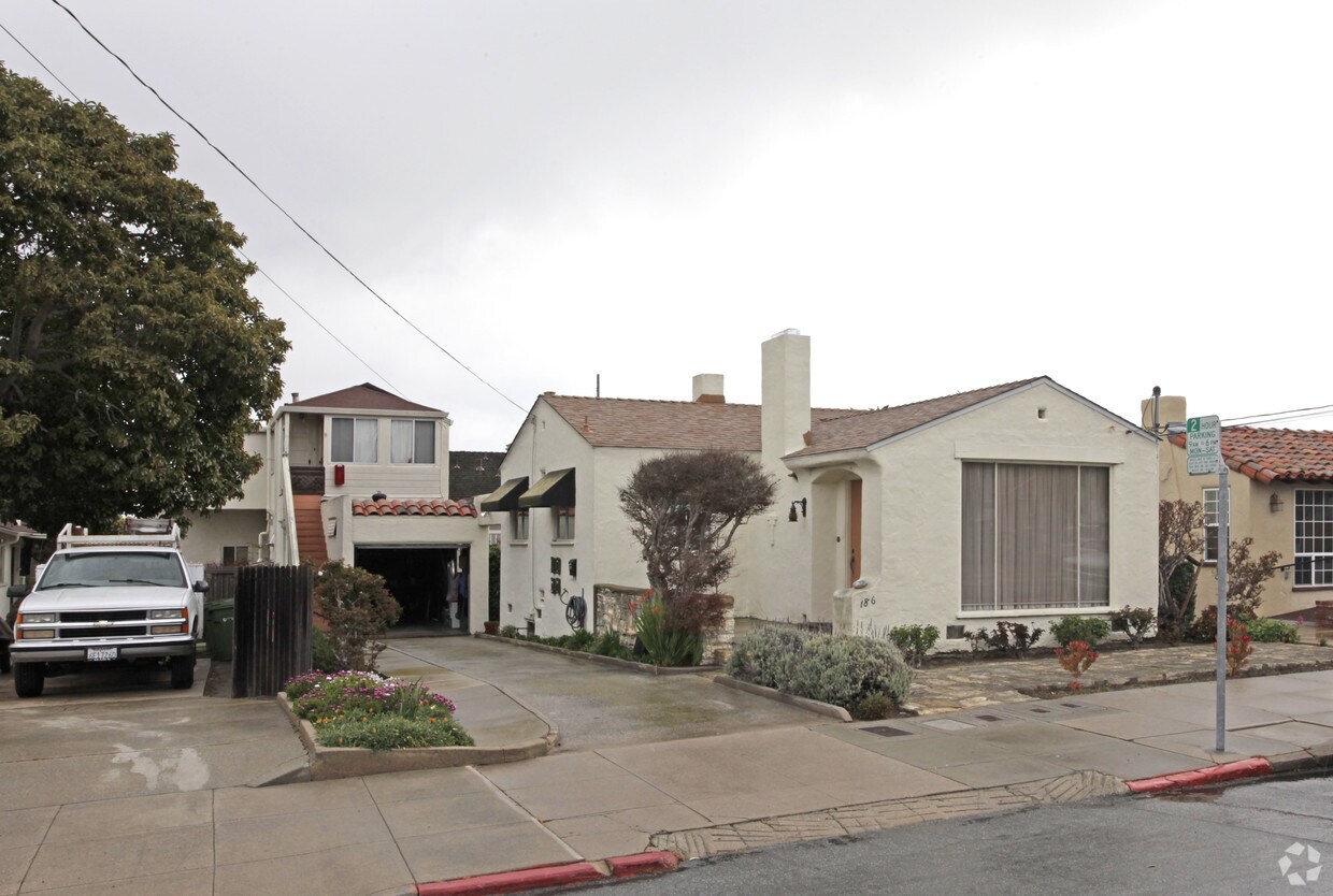 Foto principal - 186 Sargent Ct