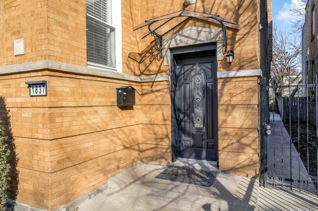 Foto del edificio - 1837 N Mason Ave