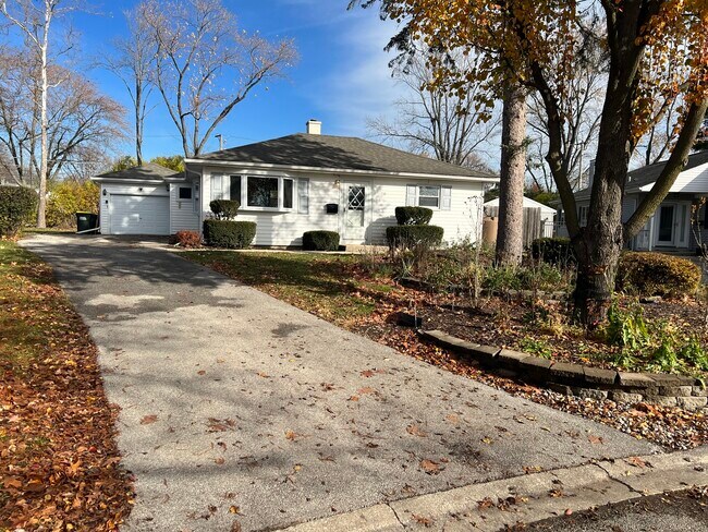 Building Photo - 2704 George Ct