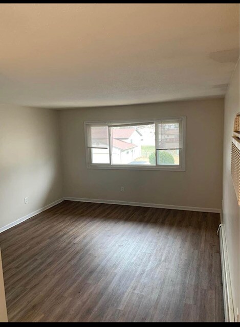 Foto del edificio - 2131 Basswood Ln