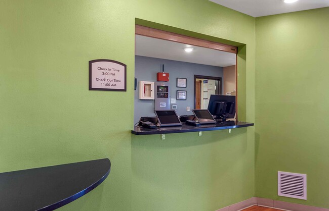 Foto del edificio - Furnished Studio-Colorado Springs