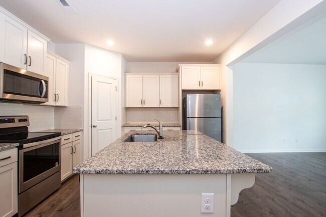 Foto del edificio - BEAUTIFUL 3 Bedroom Townhome Bonterra Village AVAILABLE NOW