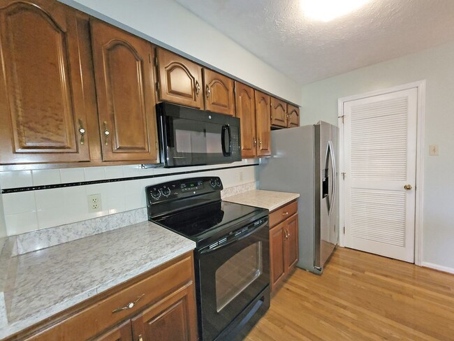 Building Photo - 941 Maiden St