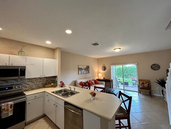 Foto del edificio - 5761 NW 115th Ct