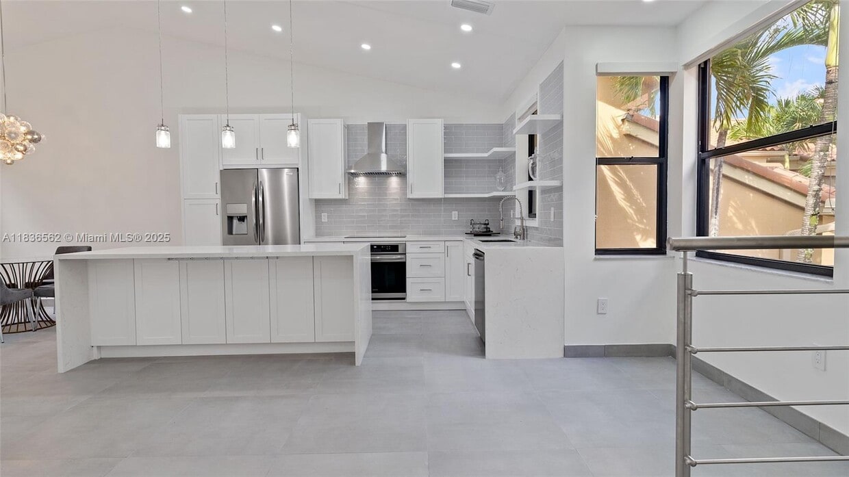 Foto principal - 15533 N Miami Lakeway
