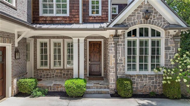 Foto del edificio - 1685 Mt Paran Rd NW