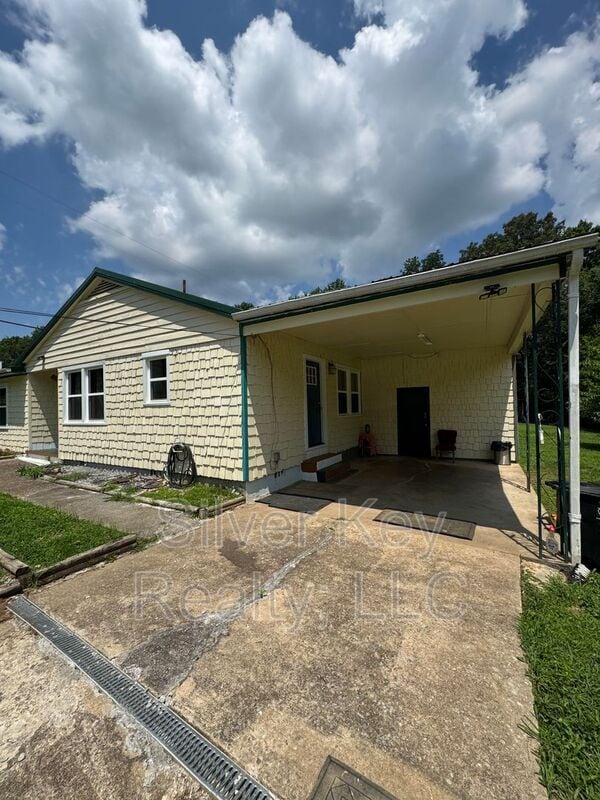 Building Photo - 535 Rose Dr