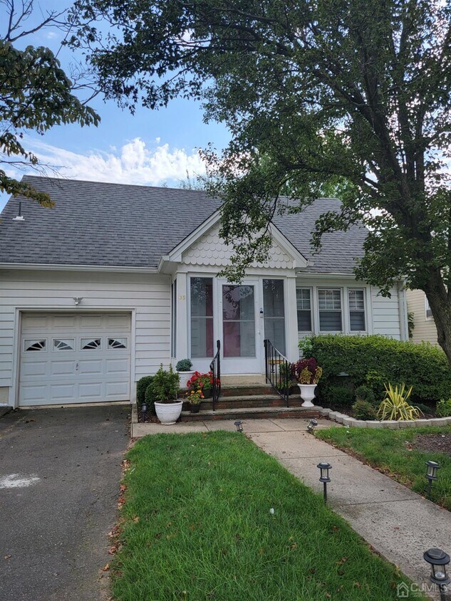 Primary Photo - 35 Freeman St