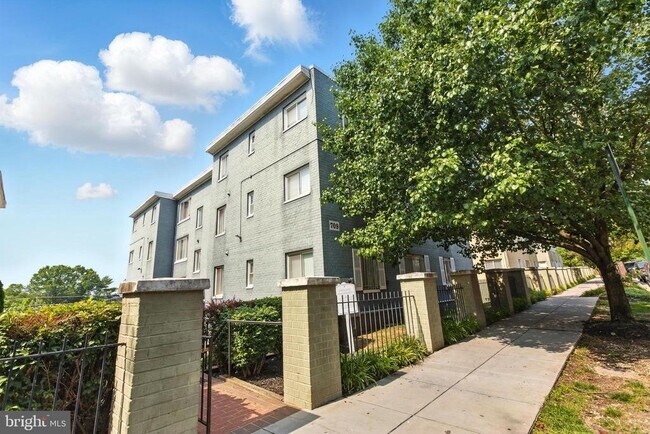 Building Photo - 709 Brandywine St SE