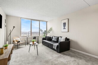 Building Photo - 401 12th St S