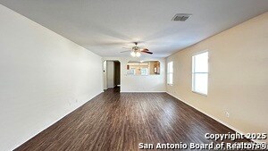 Foto del edificio - 7731 Silver Grove