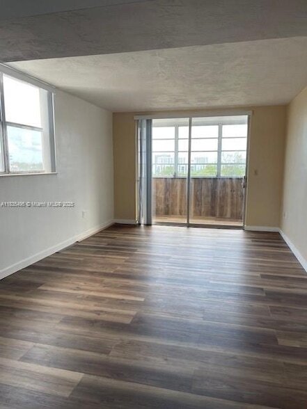 Foto del edificio - 1475 NE 125th Terrace