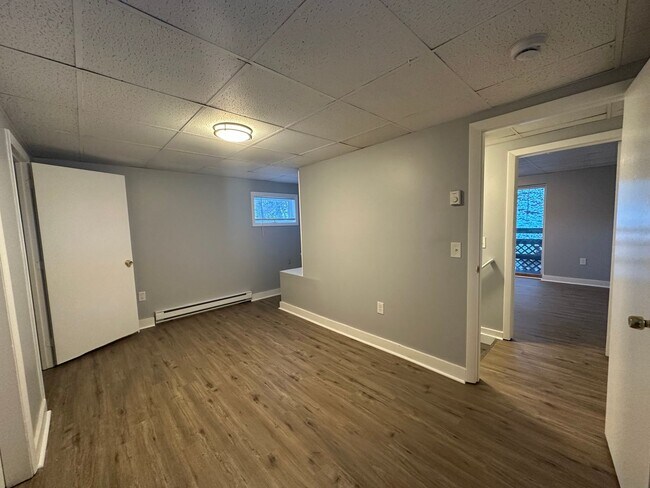 Foto del edificio - Beautifully Renovated Multilevel 2-Bedroom...