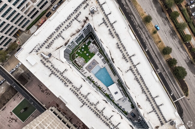Building Photo - Gravity on 400