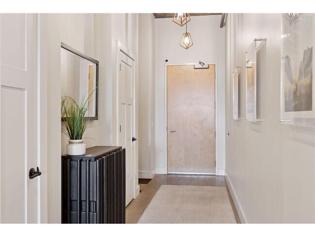 Foto del edificio - 718 N Washington Ave