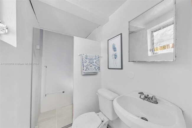 Building Photo - 169 Adams Pl