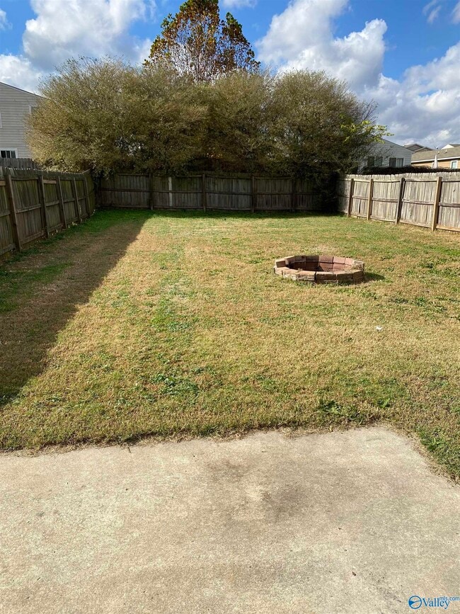 Building Photo - 3071 Lakeland Dr SW