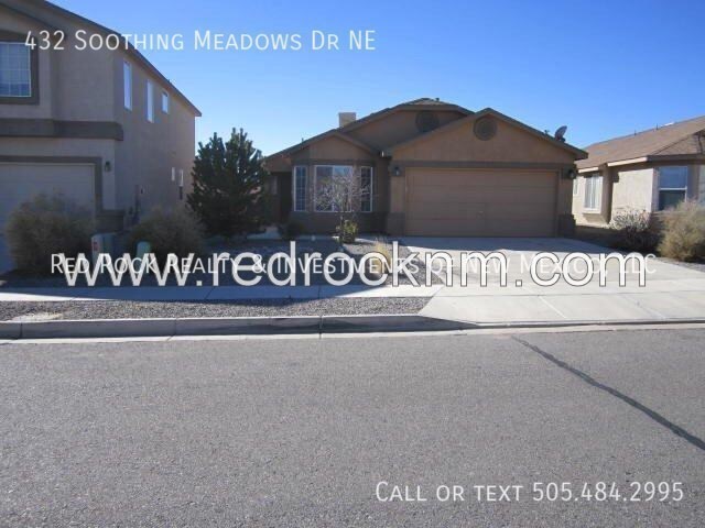 Foto del edificio - Beautiful Well Maintained 3BR+Den Single S...