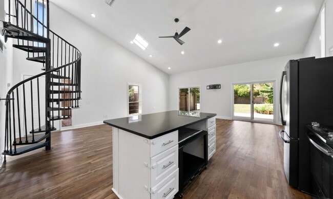 Foto del edificio - 1016 W 12th St