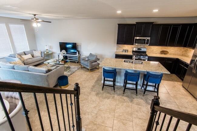 Foto del edificio - 3311 Rainflower Springs Ln