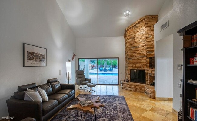 Building Photo - 4 br, 3 bath House - 8260 E Sutton Dr